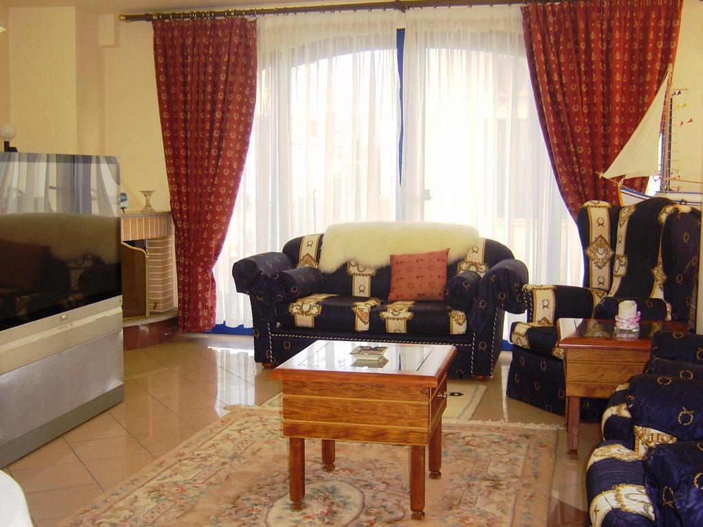 Kalimera Hotel Poros Town エクステリア 写真