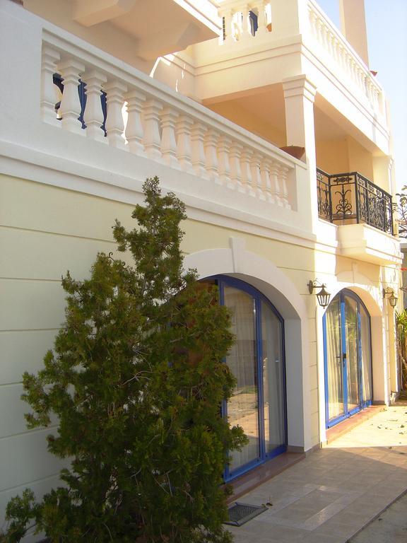 Kalimera Hotel Poros Town エクステリア 写真